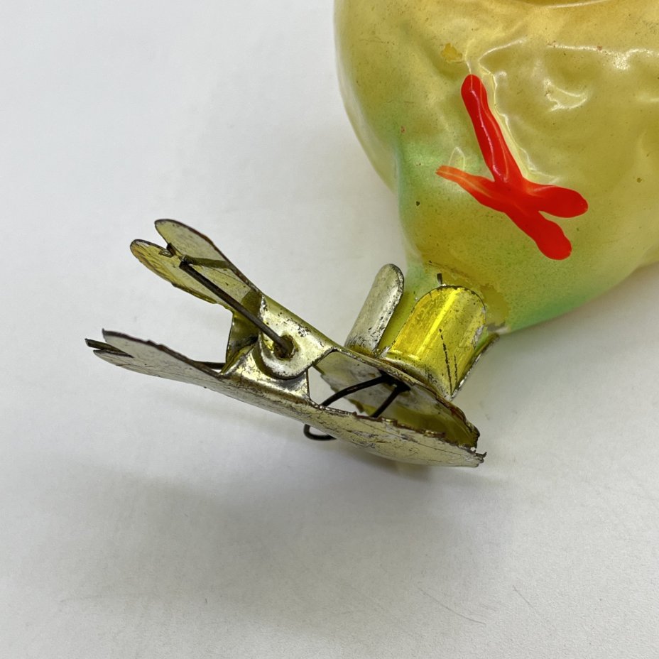 Игрушка елочная на прищепке "Утка в платочке", стекло, роспись, металл, Завод стеклянных ёлочных украшений и оптических изделий, г. Москва, СССР, 1950-1960 гг.