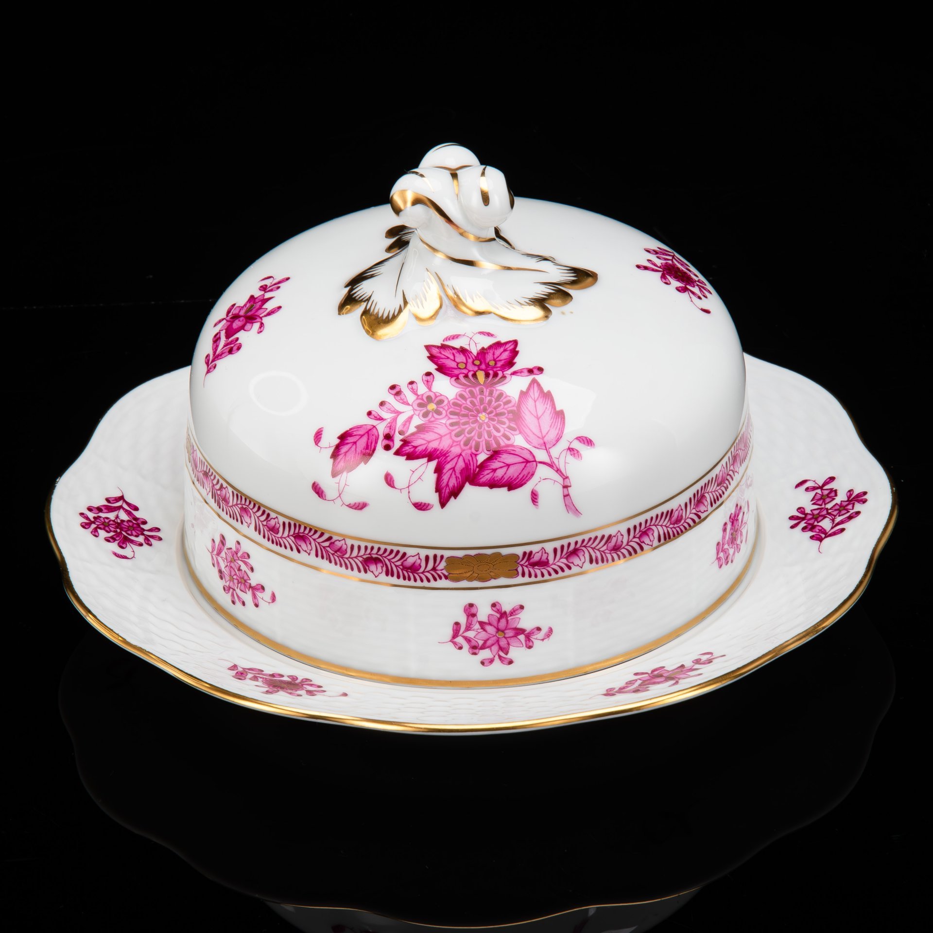Маслёнка, выполненная в фирменном дизайне "Chinese Bouquet/Apponyi Purpur", Herend (Херенд)