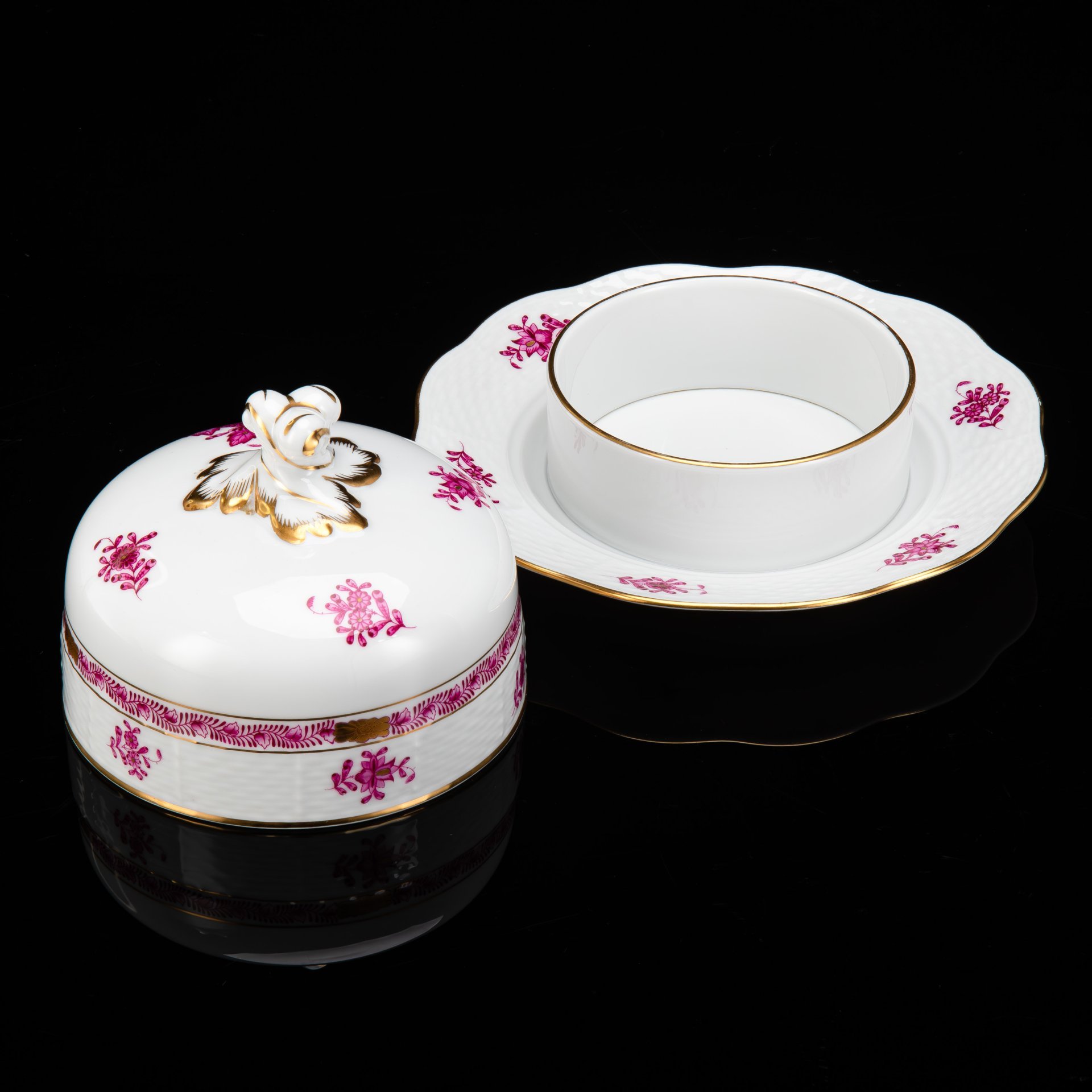 Маслёнка, выполненная в фирменном дизайне "Chinese Bouquet/Apponyi Purpur", Herend (Херенд)