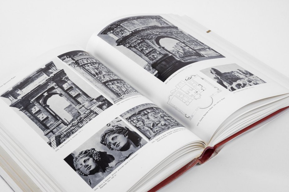 Набор из двух книг серии "Памятники мирового искусства" ("Искусство этрусков и Древнего Рима" и "Искусство Италии конца XIII-XV веков"), Издательство «Искусство»