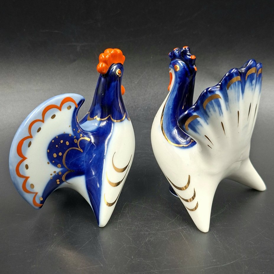 Набор для специй (солонка и перечница) "Петух и индюк", скульптор М.Н. Мох, фарфор, роспись, золочение, Ленинградский фарфоровый завод (ЛФЗ), СССР, 1960-1970 гг.