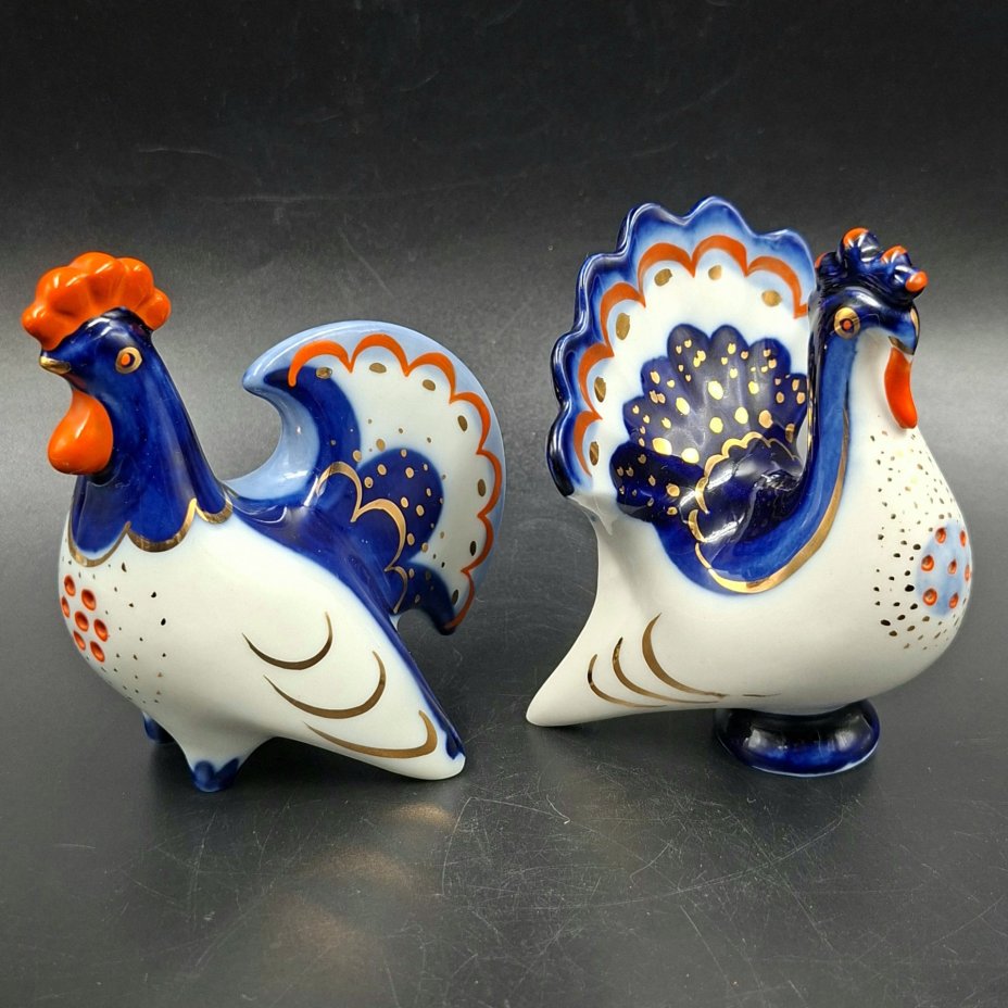 Набор для специй (солонка и перечница) "Петух и индюк", скульптор М.Н. Мох, фарфор, роспись, золочение, Ленинградский фарфоровый завод (ЛФЗ), СССР, 1960-1970 гг.