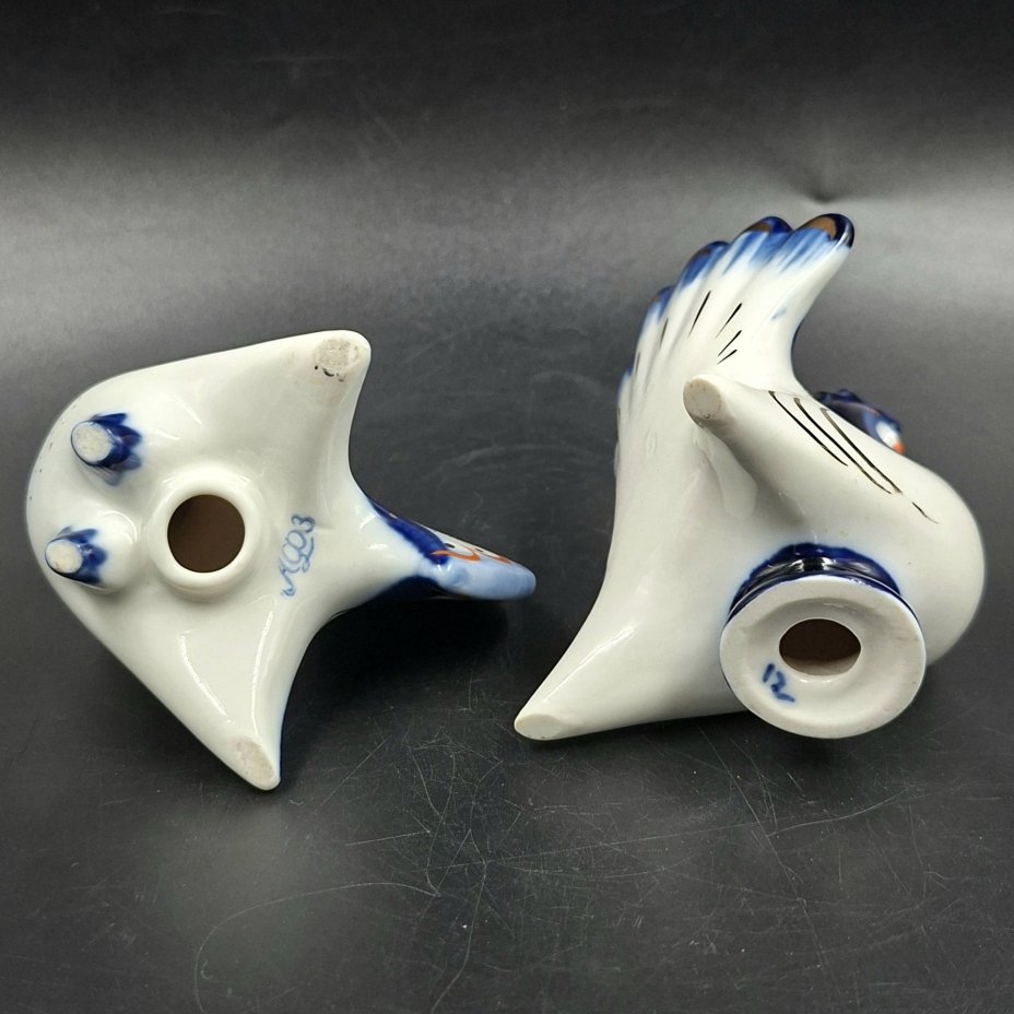 Набор для специй (солонка и перечница) "Петух и индюк", скульптор М.Н. Мох, фарфор, роспись, золочение, Ленинградский фарфоровый завод (ЛФЗ), СССР, 1960-1970 гг.