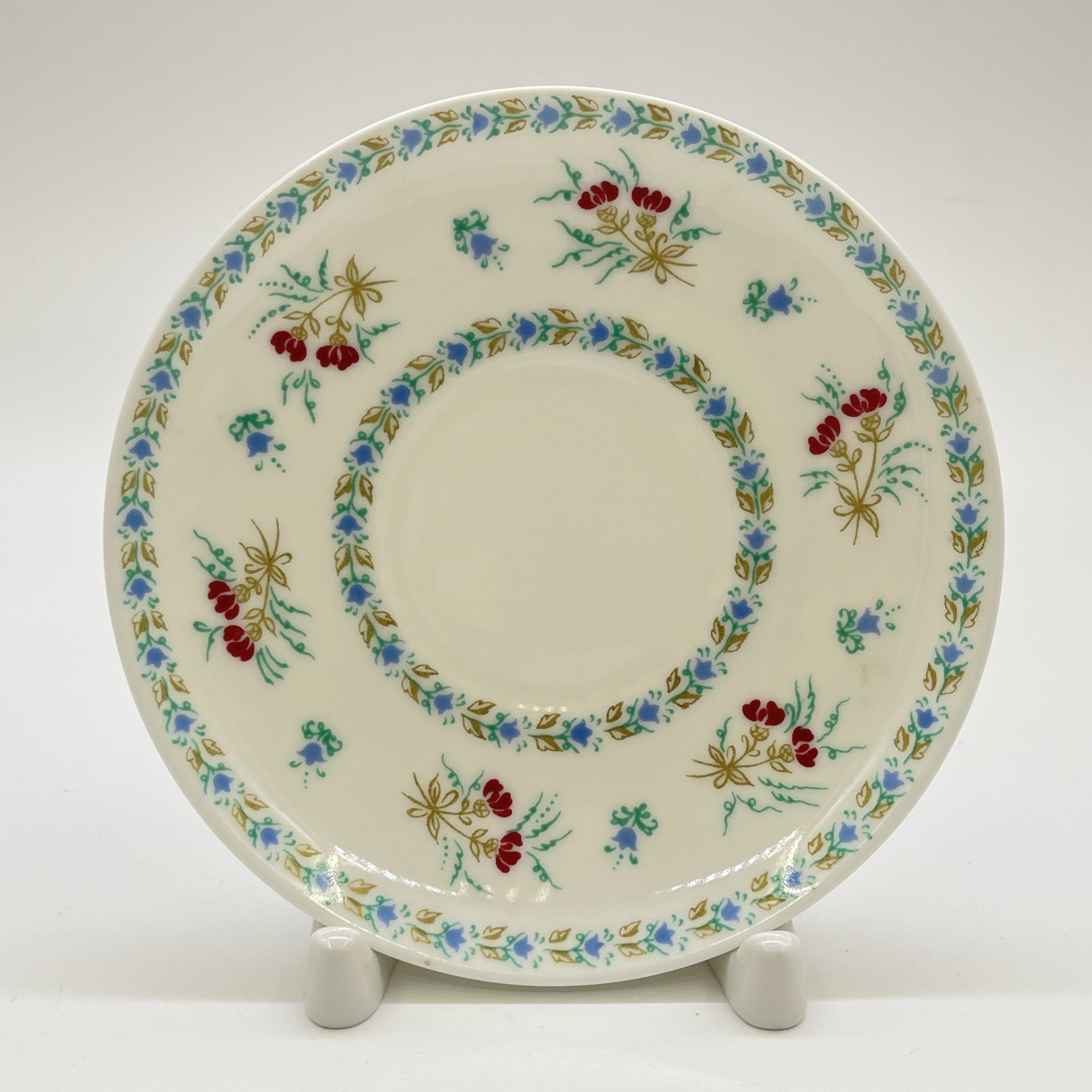 Пара кофейная с цветочным декором, форма "Майская" (в подборе), автор формы Э. М. Криммер, фарфор, деколь, Ленинградский фарфоровый завод (ЛФЗ), СССР, 1970-1990 гг.