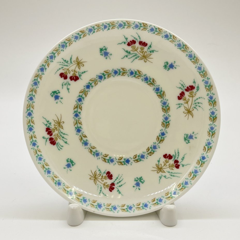 Пара кофейная с цветочным декором, форма "Майская" (в подборе), автор формы Э. М. Криммер, фарфор, деколь, Ленинградский фарфоровый завод (ЛФЗ), СССР, 1970-1990 гг.