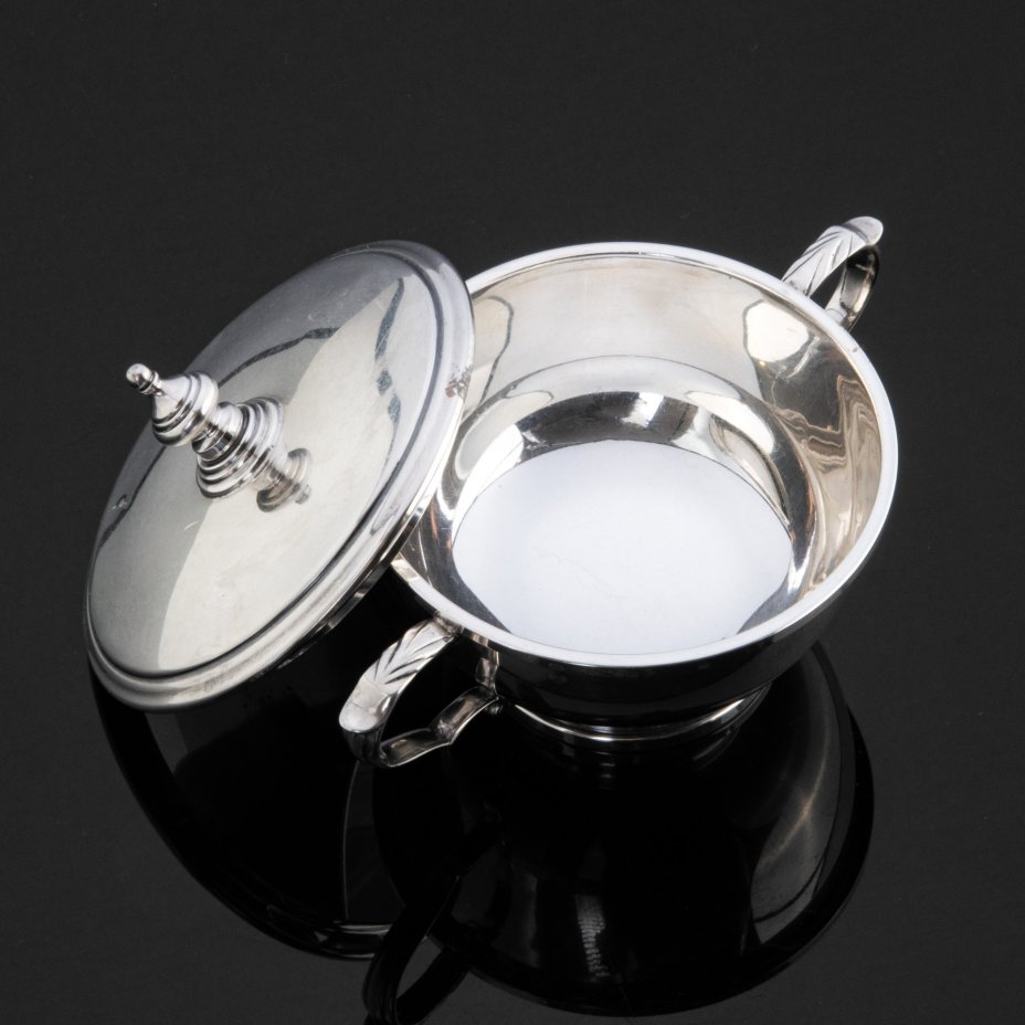 Сахарница округлой формой с боковыми фигурными ручками, Fisher Silversmiths