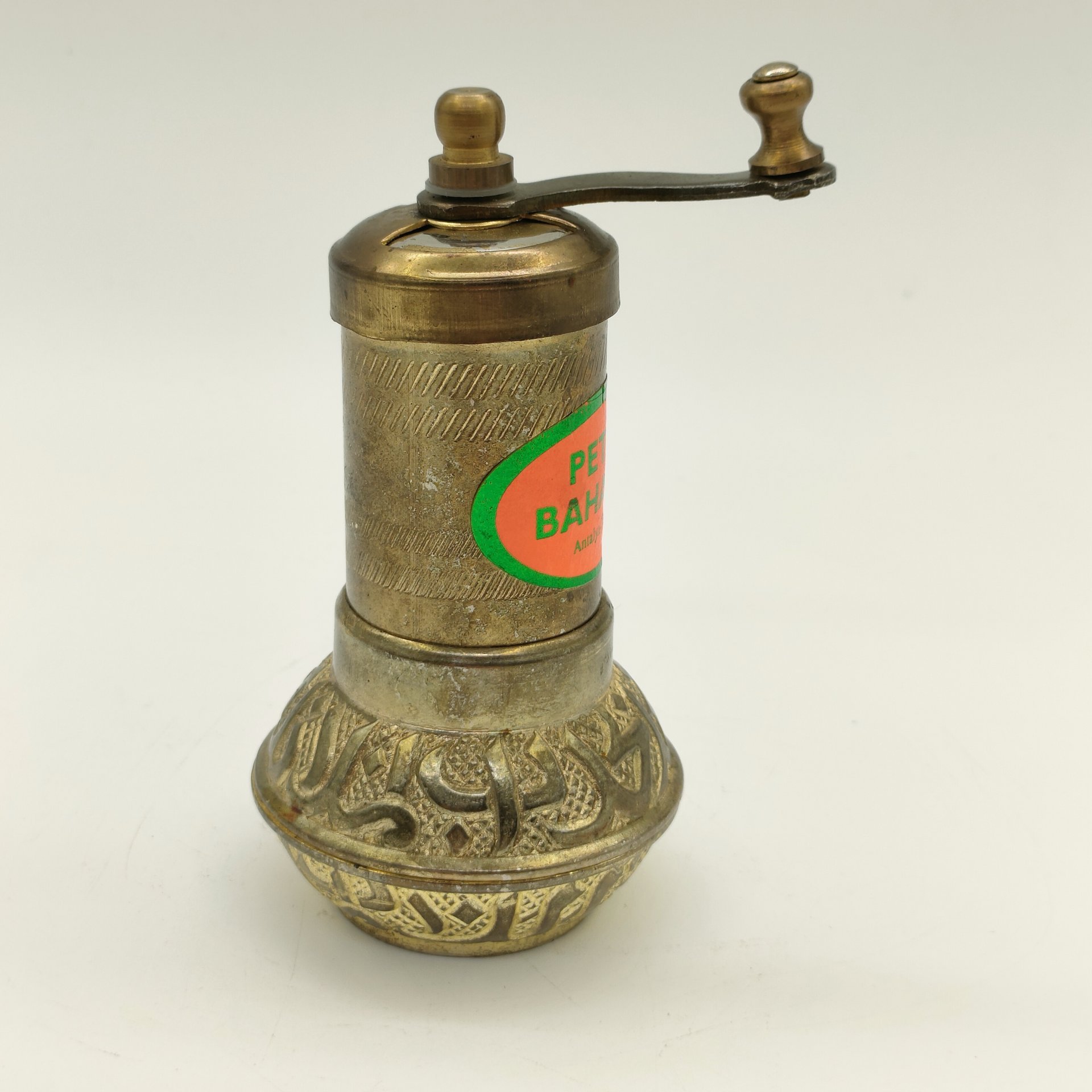 Ручная мельница для приправ и специй с рельефным декором, "Petek Baharat"