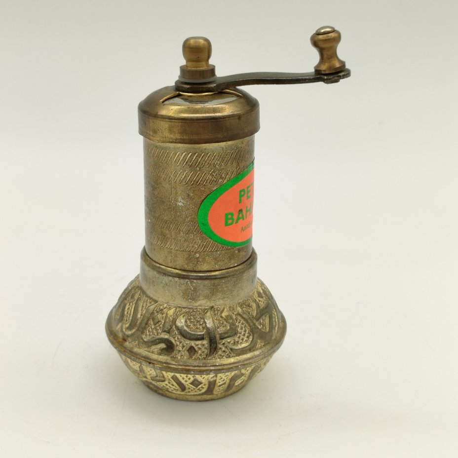 Ручная мельница для приправ и специй с рельефным декором, "Petek Baharat"