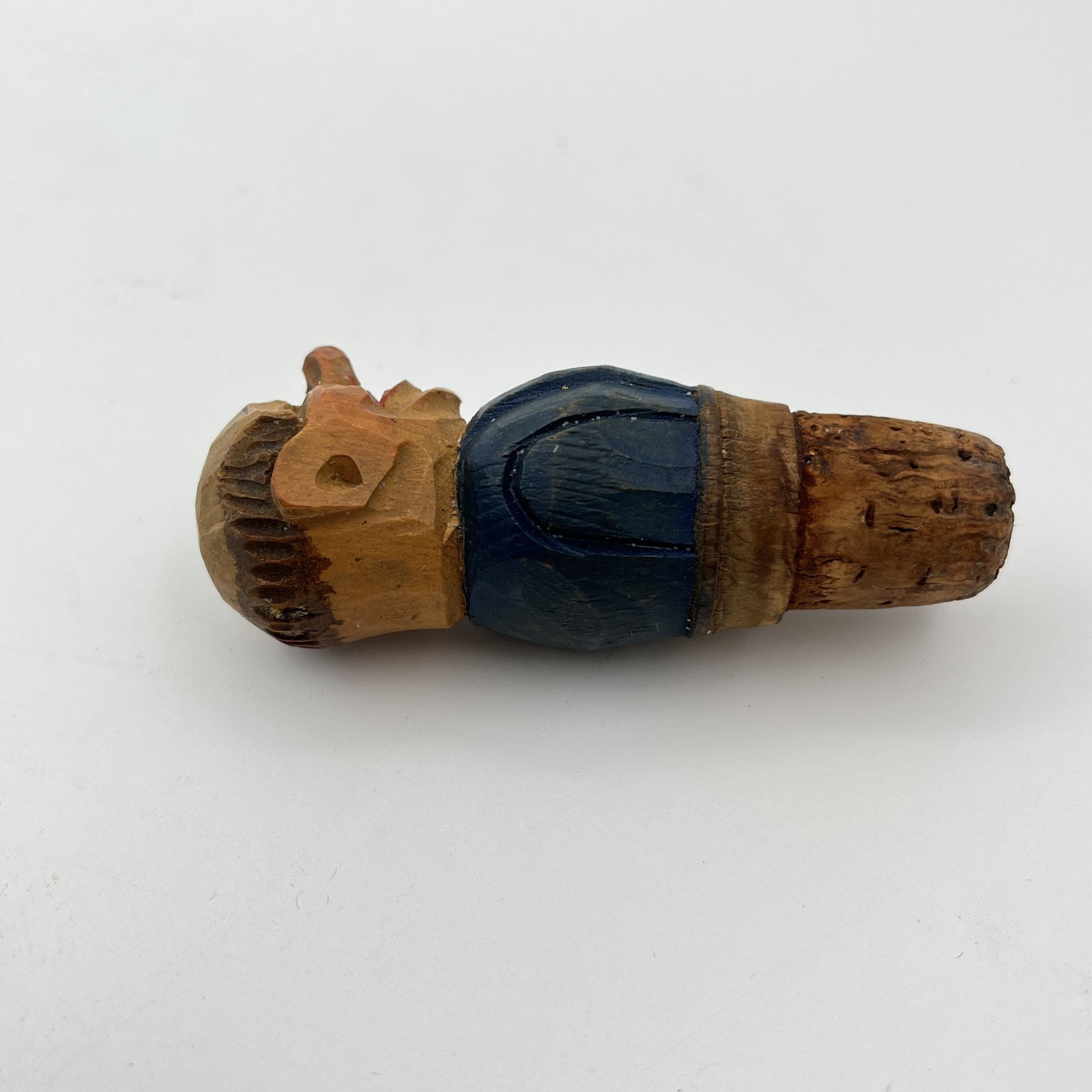 Пробка для бутылки в виде мужчины в костюме