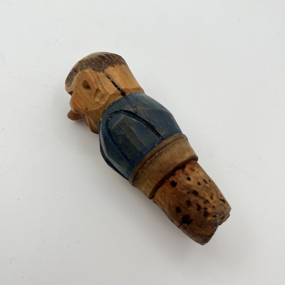 Пробка для бутылки в виде мужчины в костюме