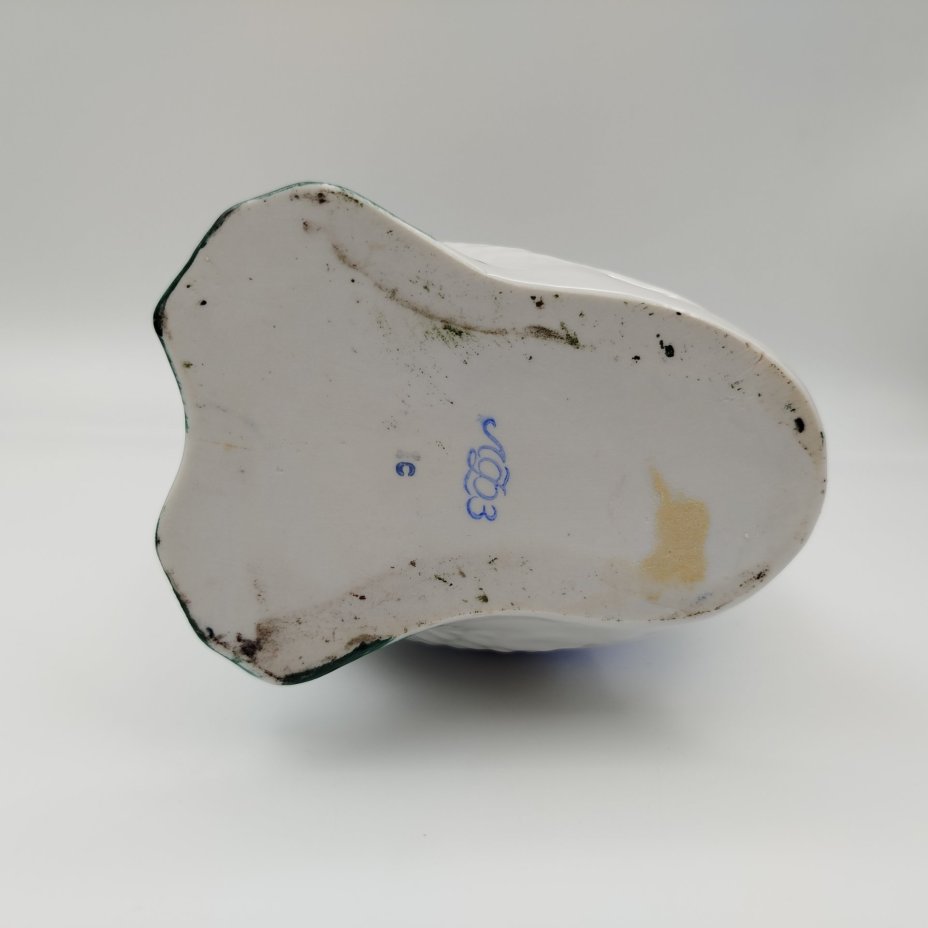 Штоф "Утка", скульптор Ризнич И.И., фарфор, роспись, золочение, Ленинградский фарфоровый завод (ЛФЗ), СССР, 1960-1970 гг.