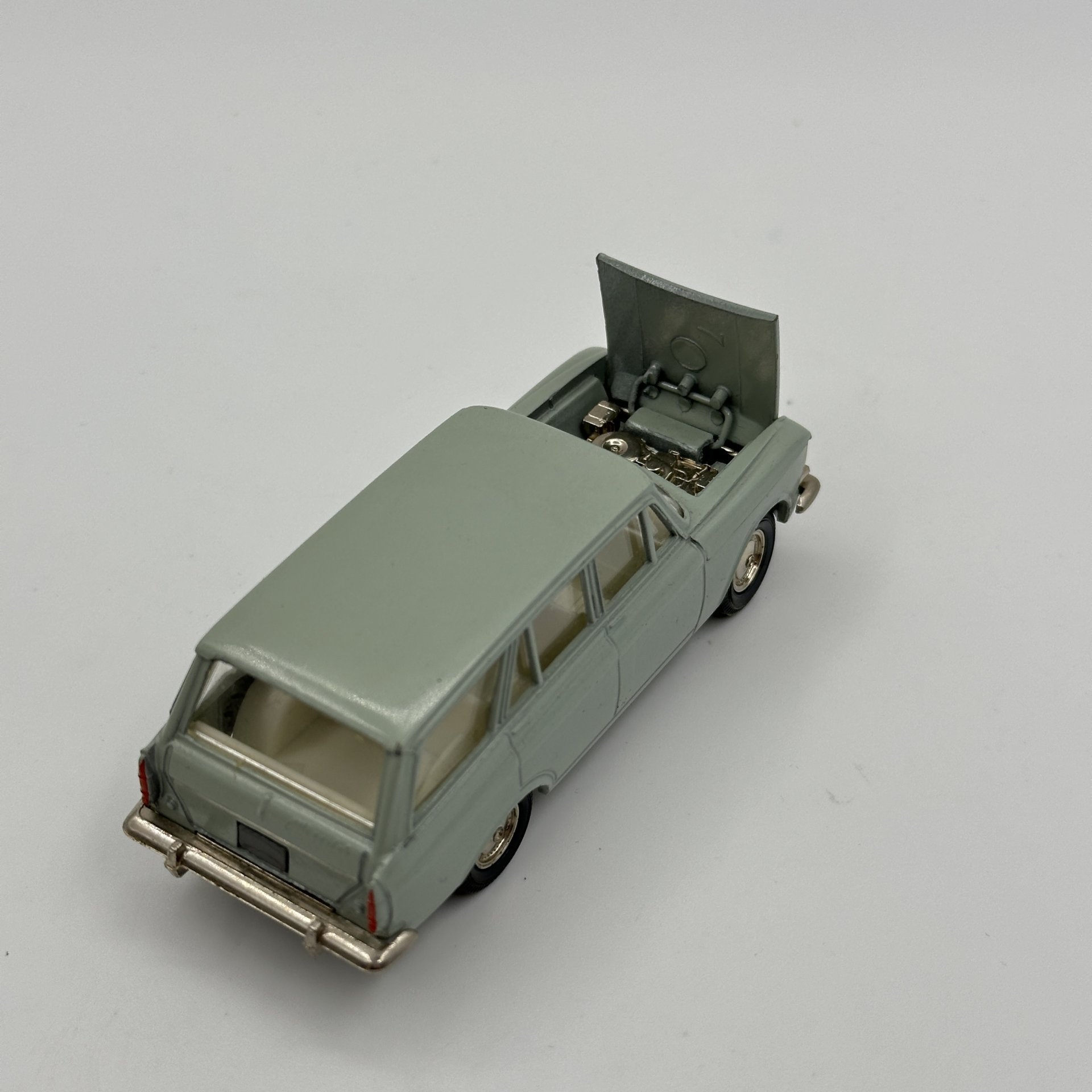 Модель автомобиля "Москвич 427" (Ралли), в масштабе 1:43