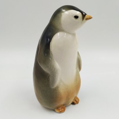 Статуэтка "Пингвин", скульптор П.П. Веселов, фарфор, роспись, аэрография, Ленинградский фарфоровый завод (ЛФЗ), СССР, 1970-1992 гг.