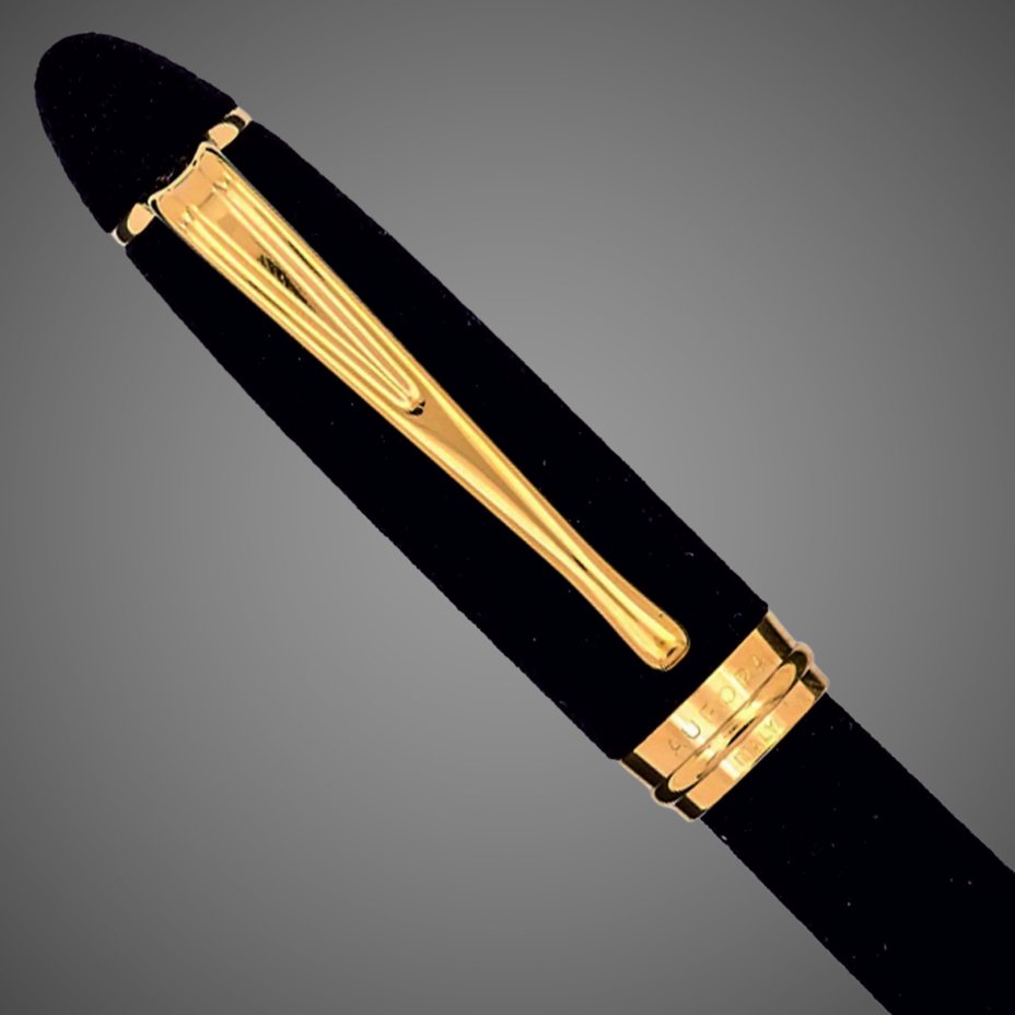 Перьевая ручка Aurora Ipsilon Velvet Black GT, перо - F, в подарочной коробке, Материал ткани: бархат, велюр, позолота, позолота