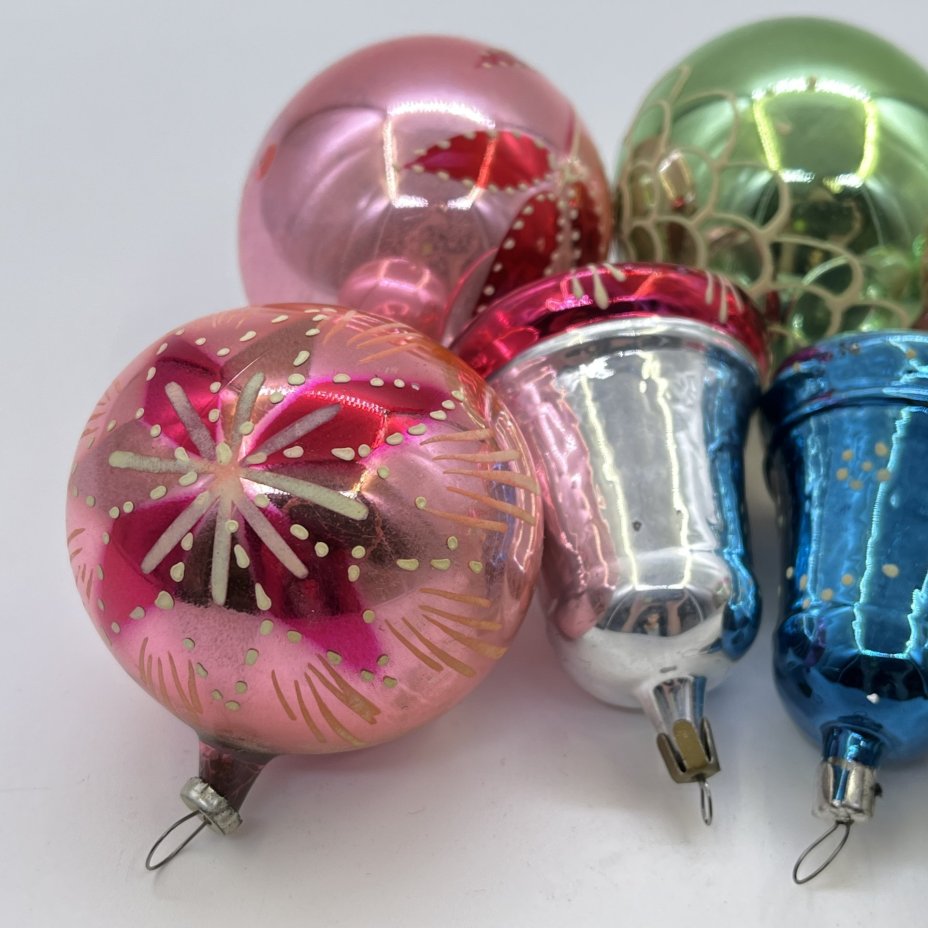 Набор из 8-ми винтажных ёлочных игрушек различных форм и расцветок