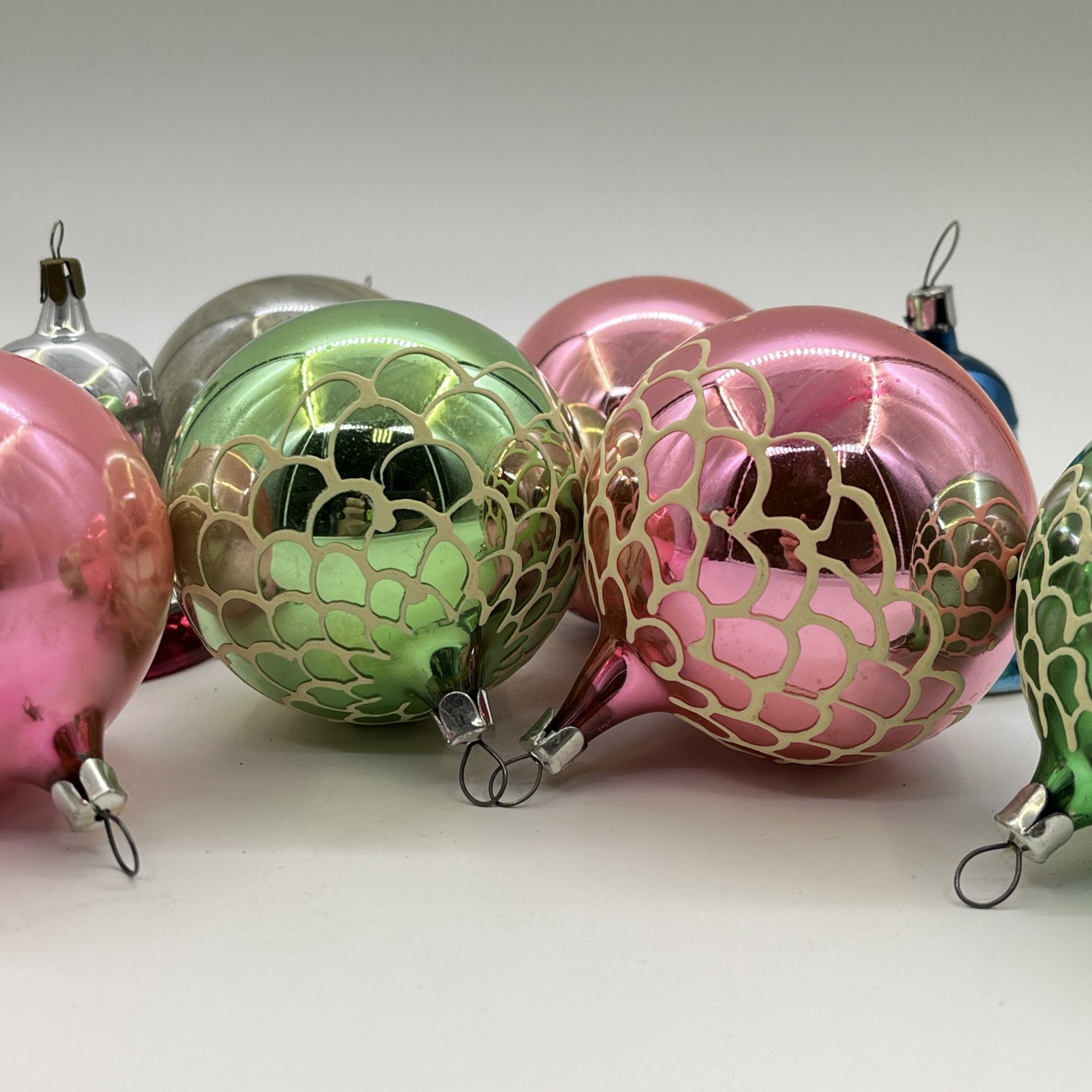Набор из 8-ми винтажных ёлочных игрушек различных форм и расцветок, стекло, краска, металл, СССР, 1970-1990 гг.