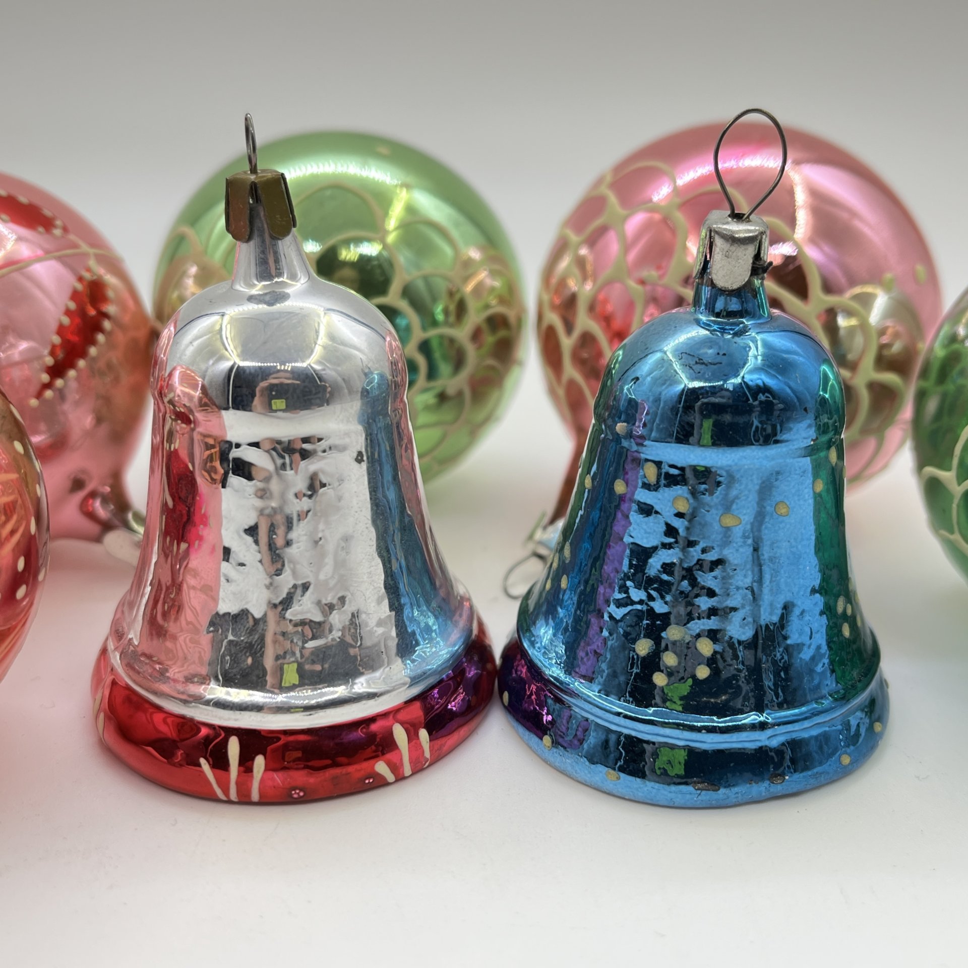 Набор из 8-ми винтажных ёлочных игрушек различных форм и расцветок, стекло, краска, металл, СССР, 1970-1990 гг.