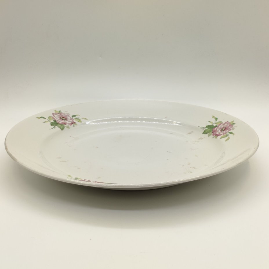 Большое сервировочное блюдо круглой формы с цветочным декором