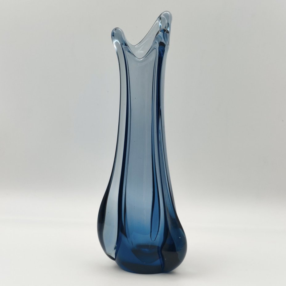 Ваза оригинальной формы, стекло, Чехословакия, 1970-1990 гг.