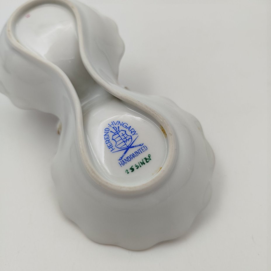 Солонка двухсекционная, выполненная в фирменном дизайне "Chinese Bouquet/Apponyi Purpur"