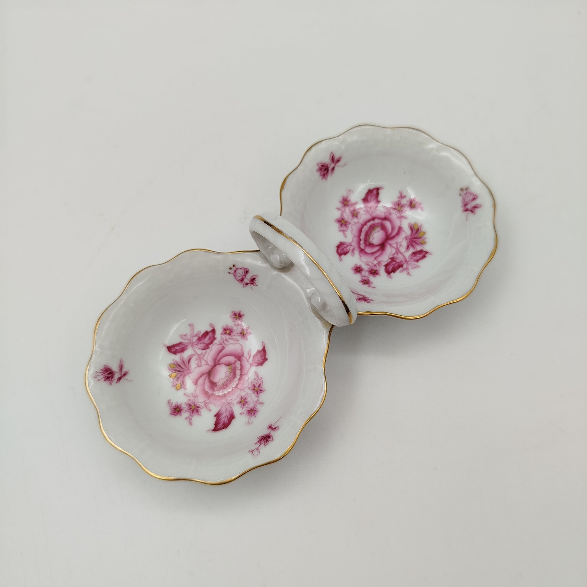 Солонка двухсекционная, выполненная в фирменном дизайне "Chinese Bouquet/Apponyi Purpur", Herend (Херенд)