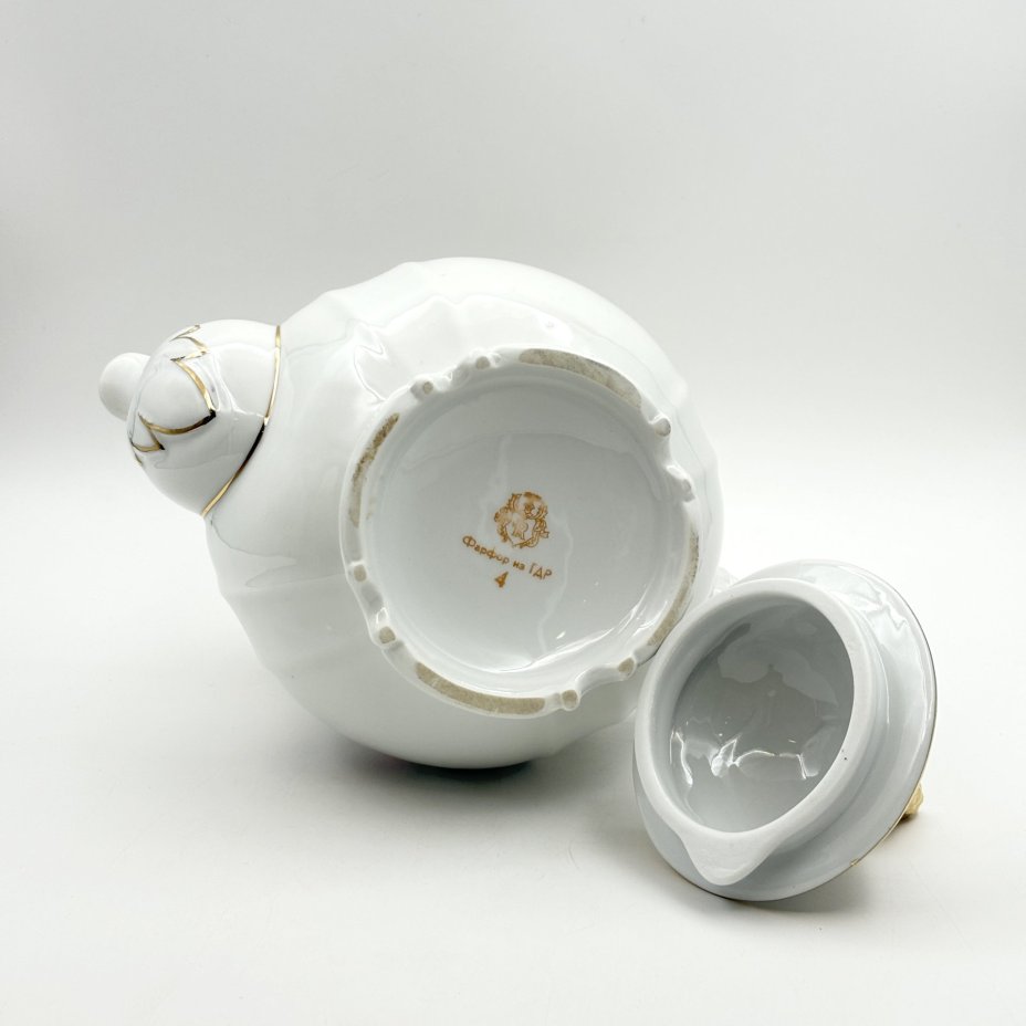 Кофейник, украшенный цветочным декором, фарфор, деколь, золочение,, Roschützer Porzellanfabrik Unger & Schilde, Германия, 1950-1960 гг., Roschützer Porzellanfabrik Unger & Schilde