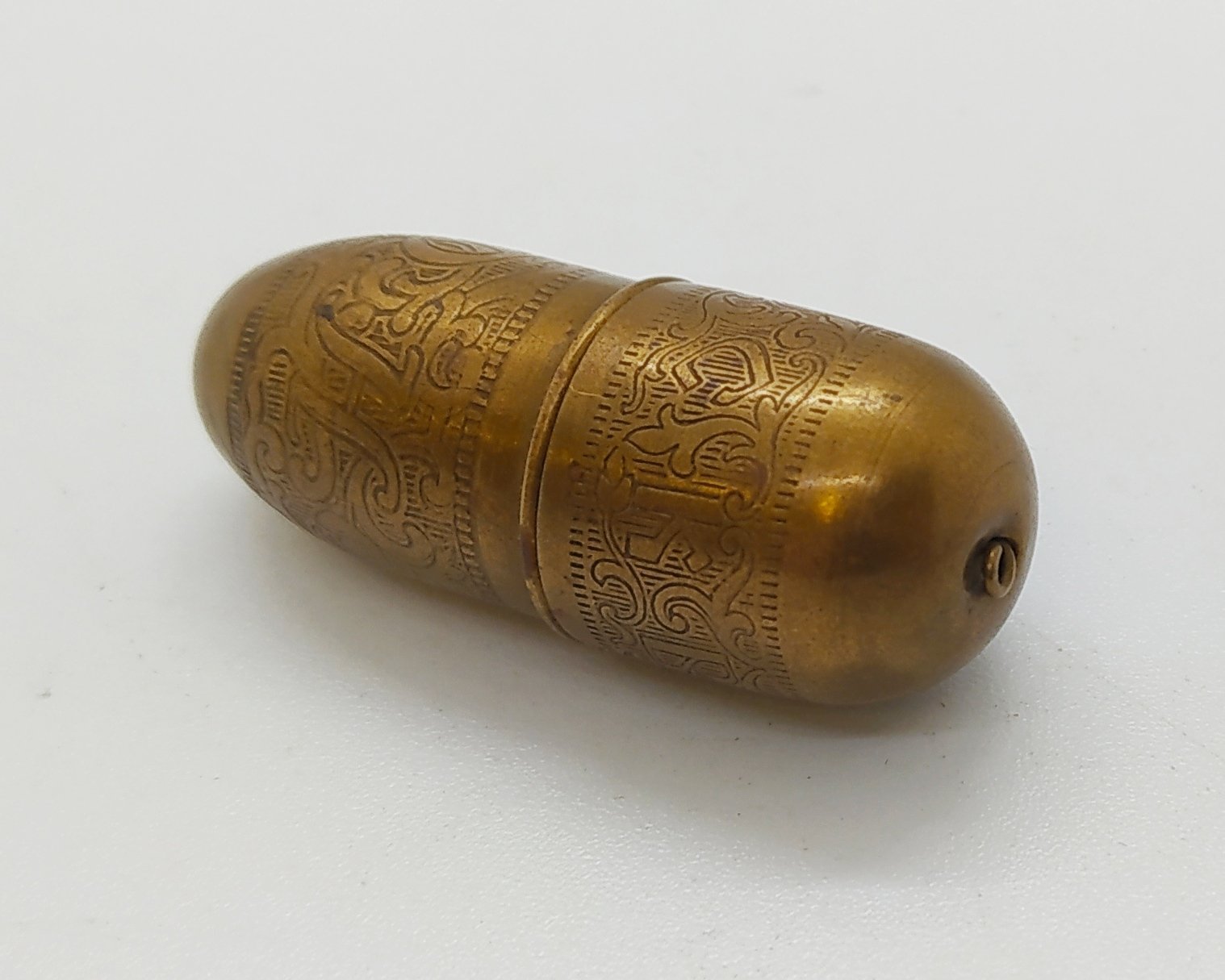 Игольница с растительным декором