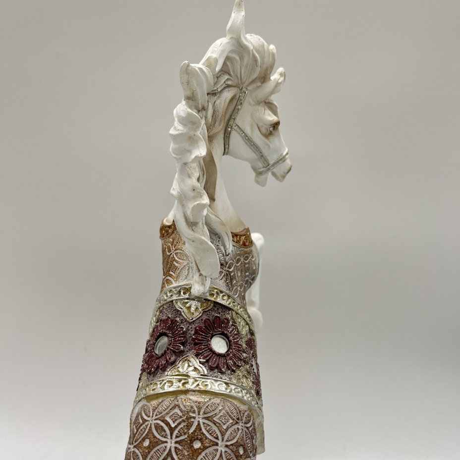 Статуэтка "Конь на дыбах" (символ года), композитный материал, золочение, Китай, 2000-2020 гг.