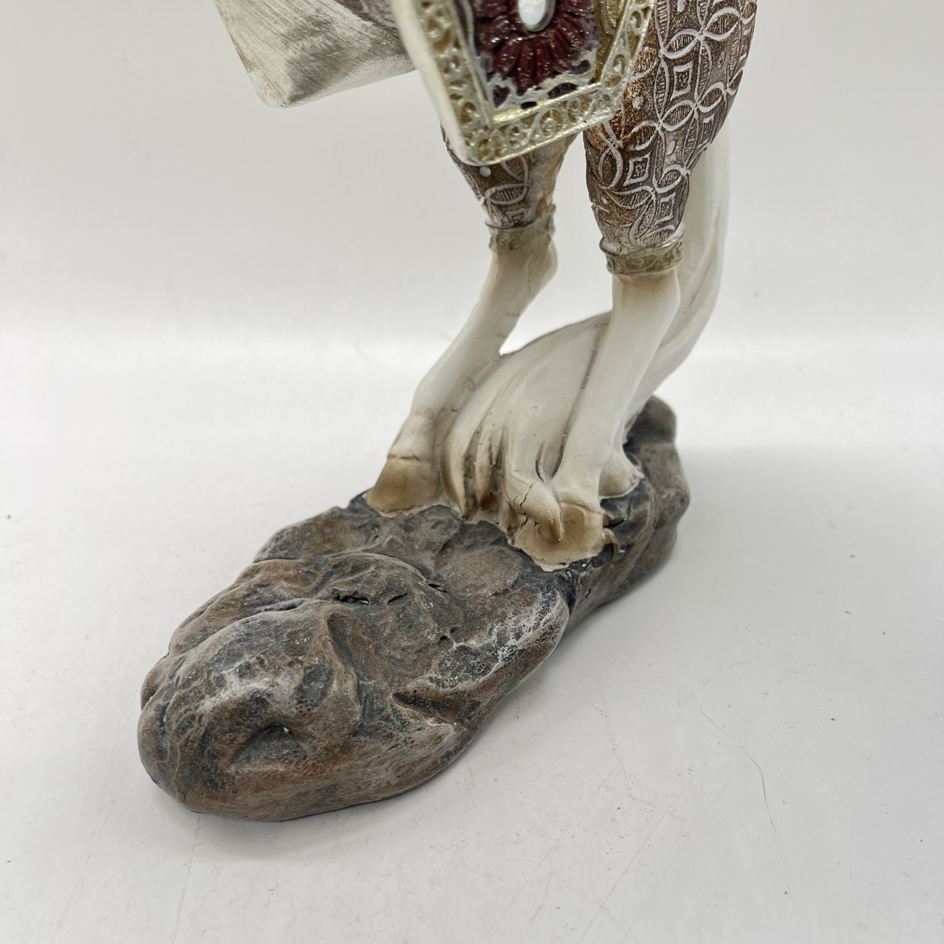 Статуэтка "Конь на дыбах" (символ года), композитный материал, золочение, Китай, 2000-2020 гг.