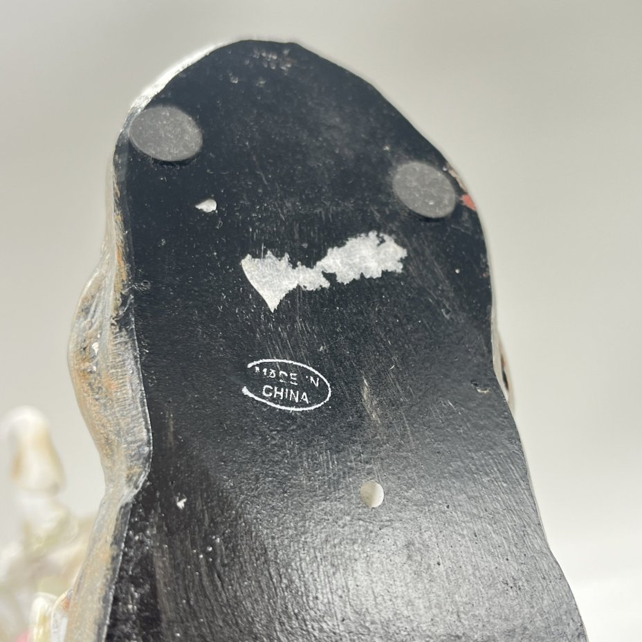 Статуэтка "Конь на дыбах" (символ года), композитный материал, золочение, Китай, 2000-2020 гг.