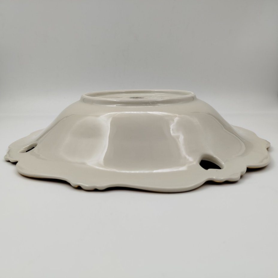 Блюдо сервировочное с прорезным бортом, украшенное растительным декором, фарфор, золочение, Weimar Porzellan (Веймарский фарфор), ГДР, 1949-1980 гг.