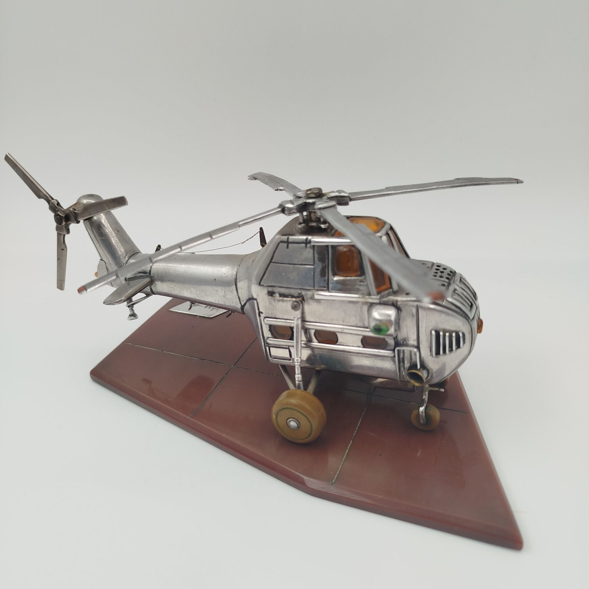 Можель вертолёта "Ми-4"