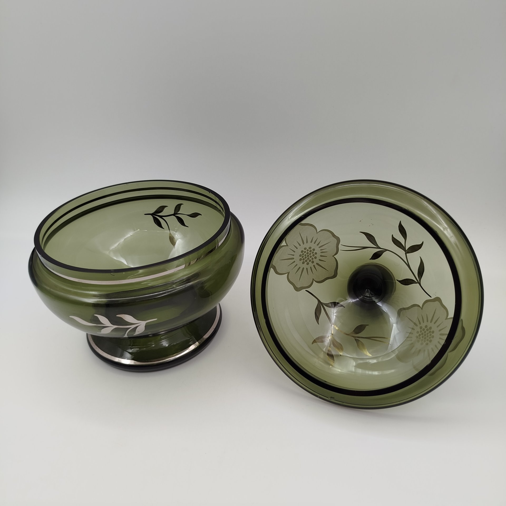 Бонбоньерка, украшенная цветочным декором, стекло, деколь, Bohemia Crystal (Bohemia Glass), Чехословакия, 1970-1990 гг.