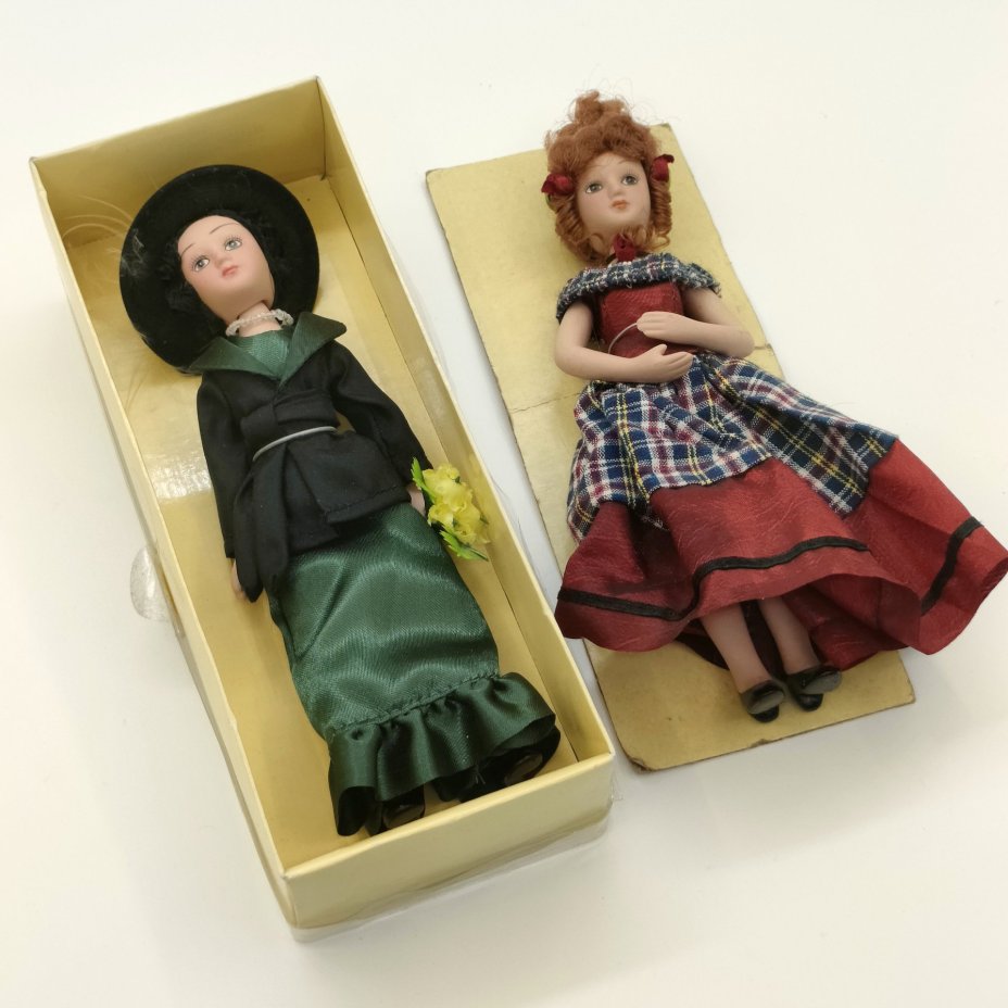 Пара коллекционных кукол "Булгаковская Маргарита" (Михаил Булгаков "Мастер и Маргарита") и "Элизабет Фишер" (Оноре де Бальзак "Кузина Бетта"), из серии "Дамы эпохи. Моя коллекция кукол", фарфор, роспись, текстиль, картон, Издательство «Де Агостини», Российская Федерация, 2010-2020 гг.