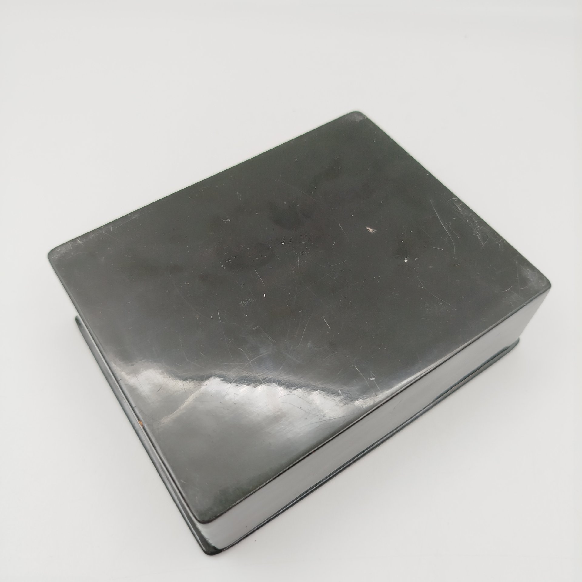 Шкатулка лаковая, украшенная лесным пейзажем