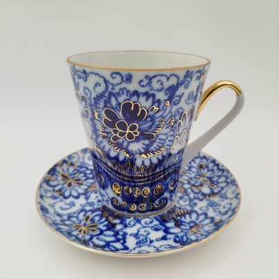 Пара чайная с декором в виде вазона и цветов в синей гамме, форма бокала "Ленинградский", фарфор, деколь, золочение, Ленинградский фарфоровый завод (ЛФЗ), СССР, 1960-1970 гг.