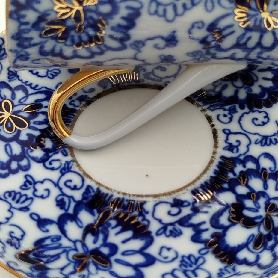 Пара чайная с декором в виде вазона и цветов в синей гамме, форма бокала "Ленинградский", фарфор, деколь, золочение, Ленинградский фарфоровый завод (ЛФЗ), СССР, 1960-1970 гг.