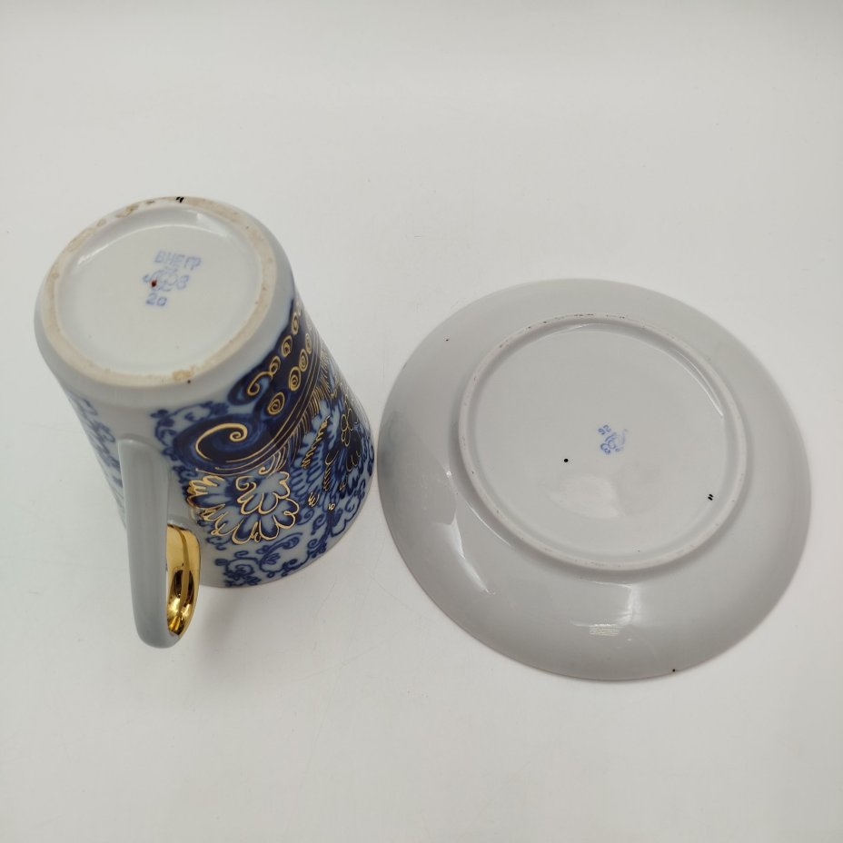 Пара чайная с декором в виде вазона и цветов в синей гамме, форма бокала "Ленинградский", фарфор, деколь, золочение, Ленинградский фарфоровый завод (ЛФЗ), СССР, 1960-1970 гг.