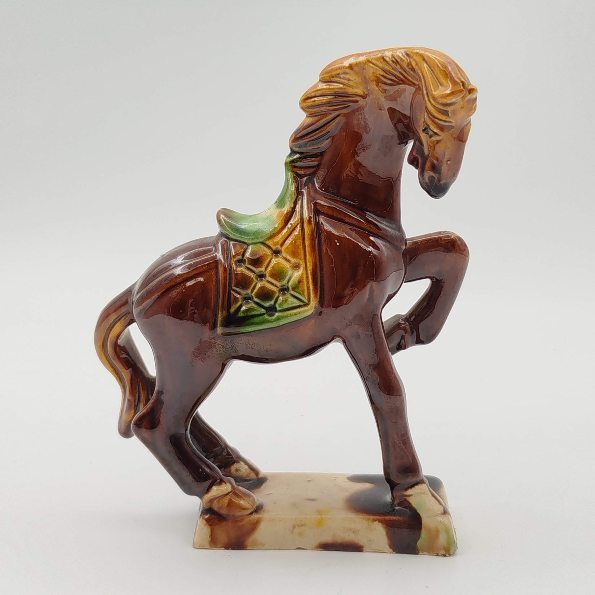 Статуэтка "Боевой конь эпохи Тан", фаянс, поливы, Китай, 1970-1990 гг.