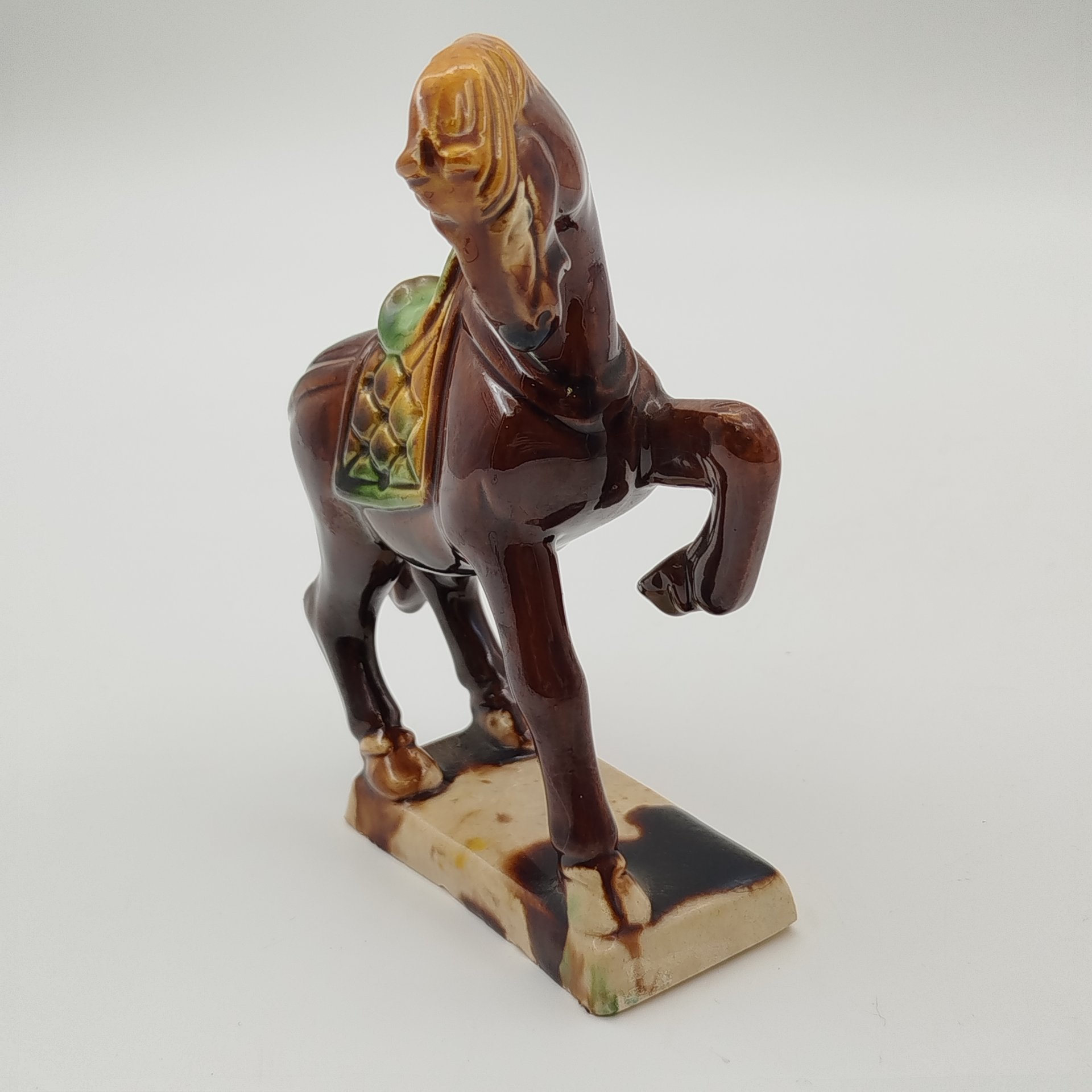 Статуэтка "Боевой конь эпохи Тан", фаянс, поливы, Китай, 1970-1990 гг.