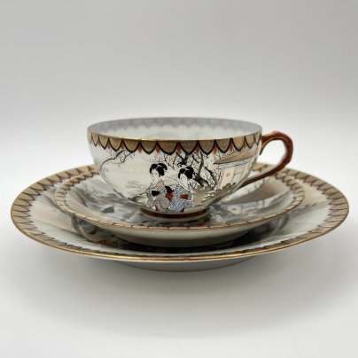 Чайное трио "Прогулка гейш ранней весной", фарфор, роспись, золочение, Япония, 1920-1950 гг.