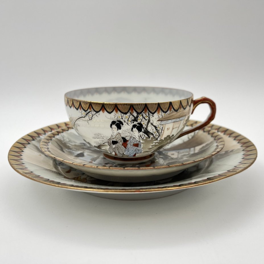 Чайное трио "Прогулка гейш ранней весной", фарфор, роспись, золочение, Япония, 1920-1950 гг.