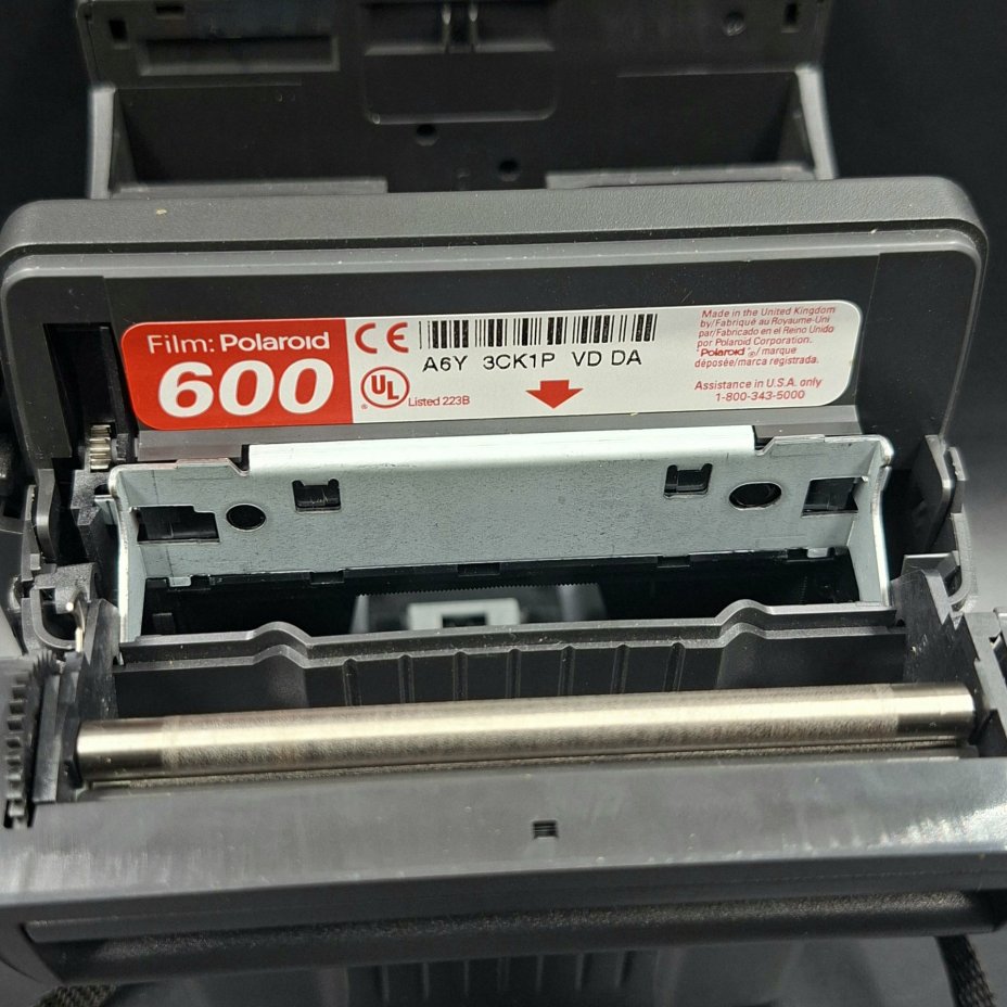 Фотоаппарат мгновенной печати "Polaroid 636 Close Up" в оригинальной коробке, пластик, картон, Polaroid, Великобритания, 1990-1994 гг.