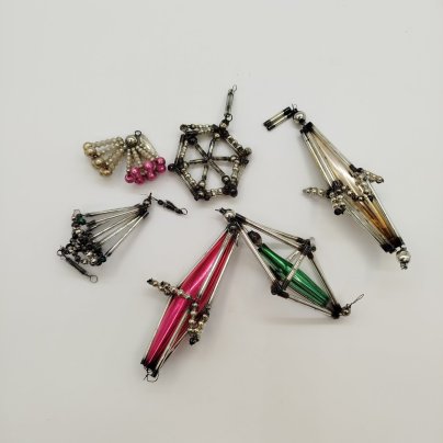 Набор из шести ёлочных украшений (стеклярус), стекло, металл, Завод «Лаборприбор», СССР, 1940-1960 гг.