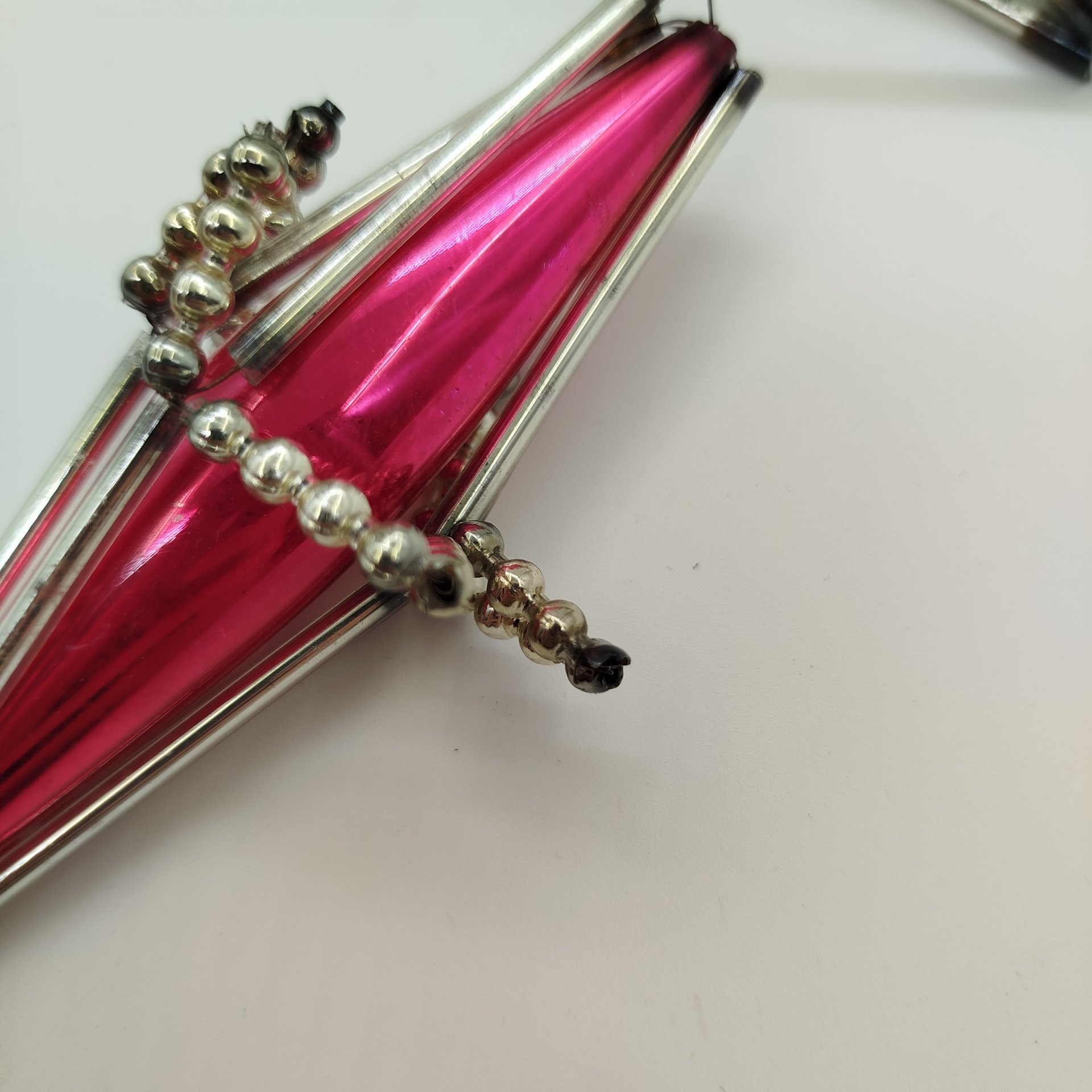 Набор из шести ёлочных украшений (стеклярус), стекло, металл, Завод «Лаборприбор», СССР, 1940-1960 гг.