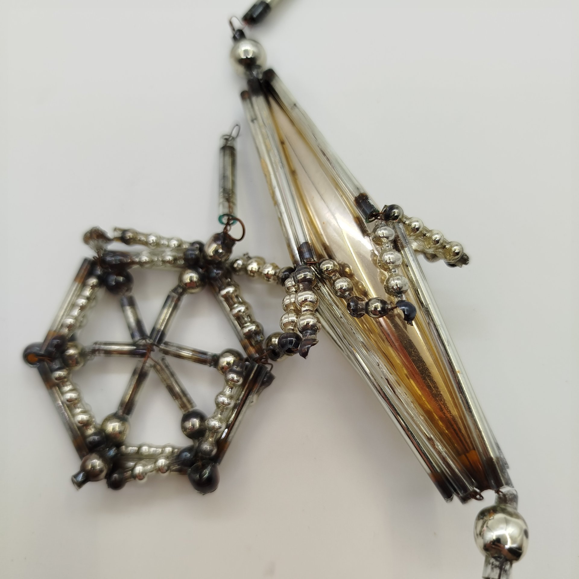 Набор из шести ёлочных украшений (стеклярус), стекло, металл, Завод «Лаборприбор», СССР, 1940-1960 гг.