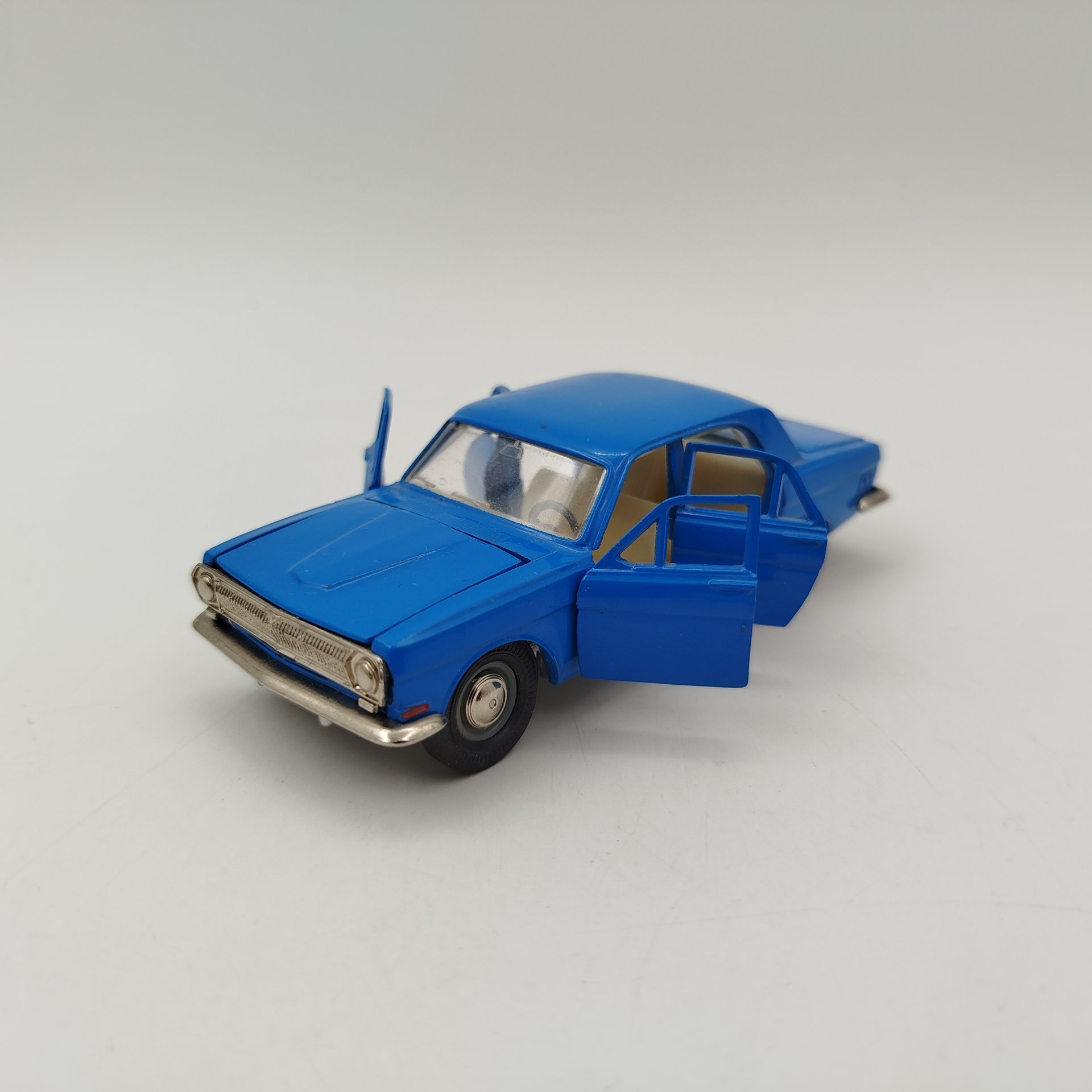 Модель автомобиля "Волга ГАЗ-24-02", №А14  в родной коробке в масштабе 1:43, металл, краска, полимерный материал, картон, Саратовский завод «Тантал», СССР, 1986 г., Саратовский завод «Тантал»