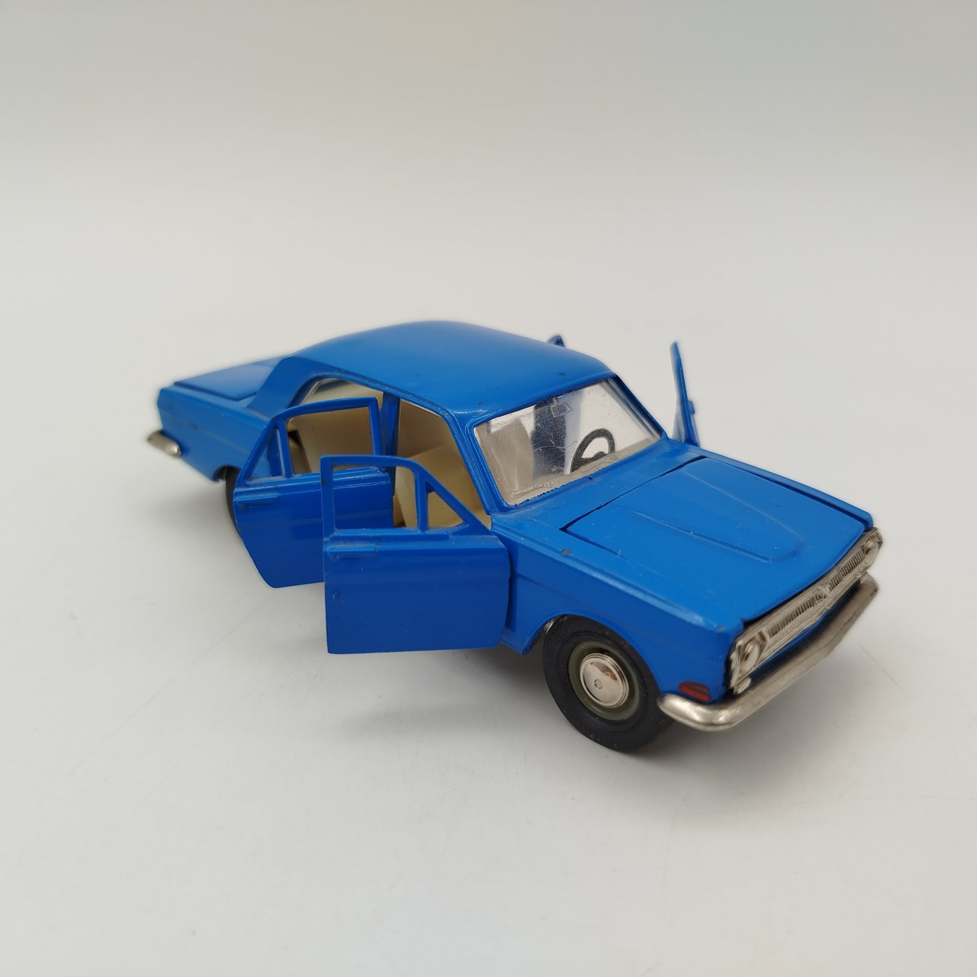Модель автомобиля "Волга ГАЗ-24-02", №А14  в родной коробке в масштабе 1:43, металл, краска, полимерный материал, картон, Саратовский завод «Тантал», СССР, 1986 г., Саратовский завод «Тантал»