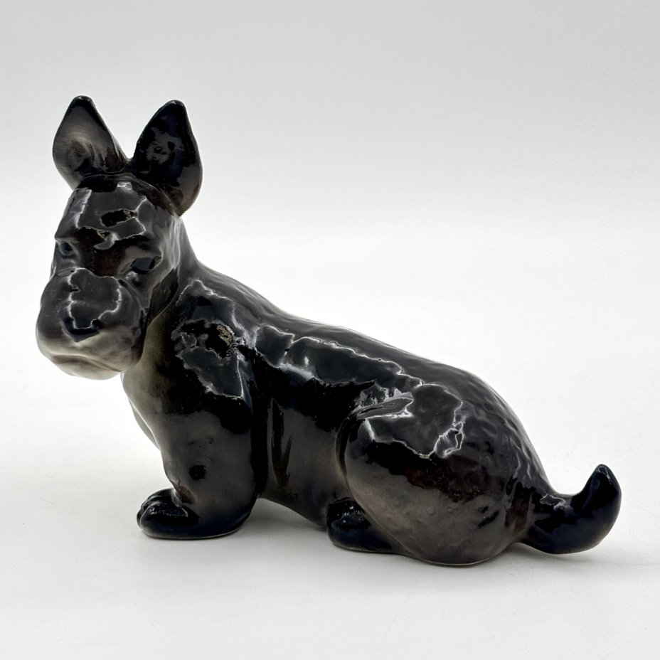 Статуэтка "Скотч-терьер", скульптор П.П. Веселов, фарфор, аэрография, Ленинградский фарфоровый завод (ЛФЗ), СССР, 1986-1991 гг.