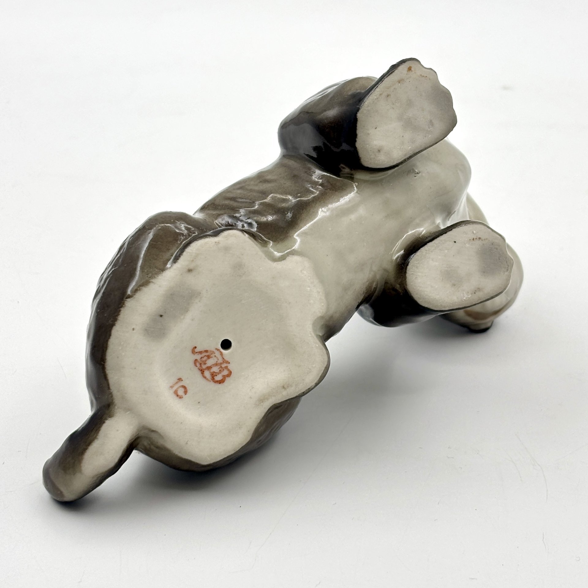 Статуэтка "Скотч-терьер", скульптор П.П. Веселов, фарфор, аэрография, Ленинградский фарфоровый завод (ЛФЗ), СССР, 1986-1991 гг.